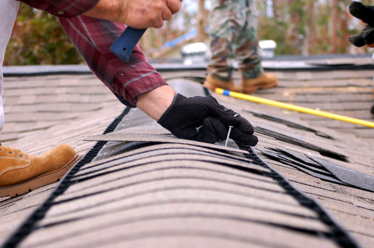 Miejscowy remont dachu – jak ocenić koszty?