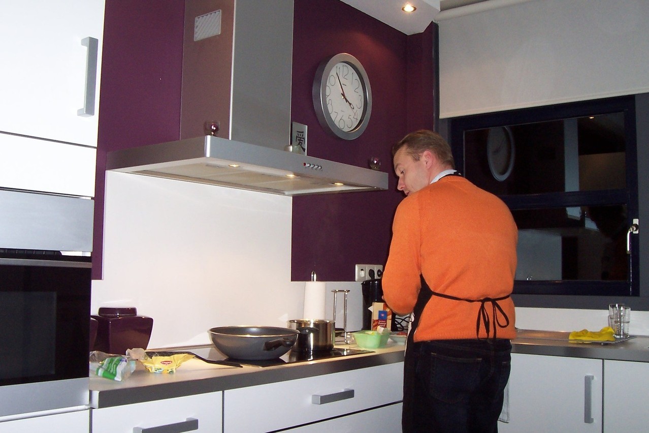 Okap kuchenny – jak usuwać brzydki zapach z kuchni